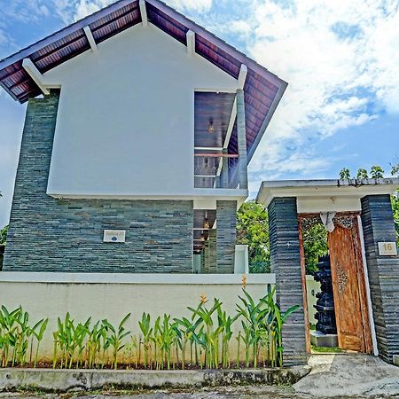 Oyo 91123 Madhava 108 Hotel Ungasan  Exterior photo