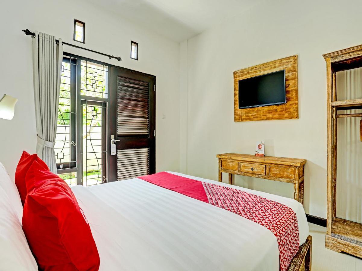 Oyo 91123 Madhava 108 Hotel Ungasan  Exterior photo