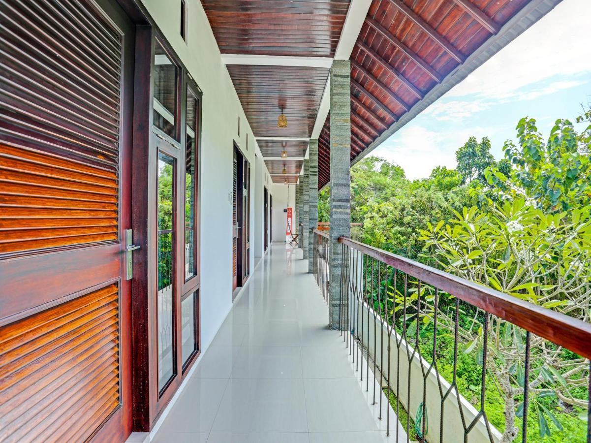 Oyo 91123 Madhava 108 Hotel Ungasan  Exterior photo