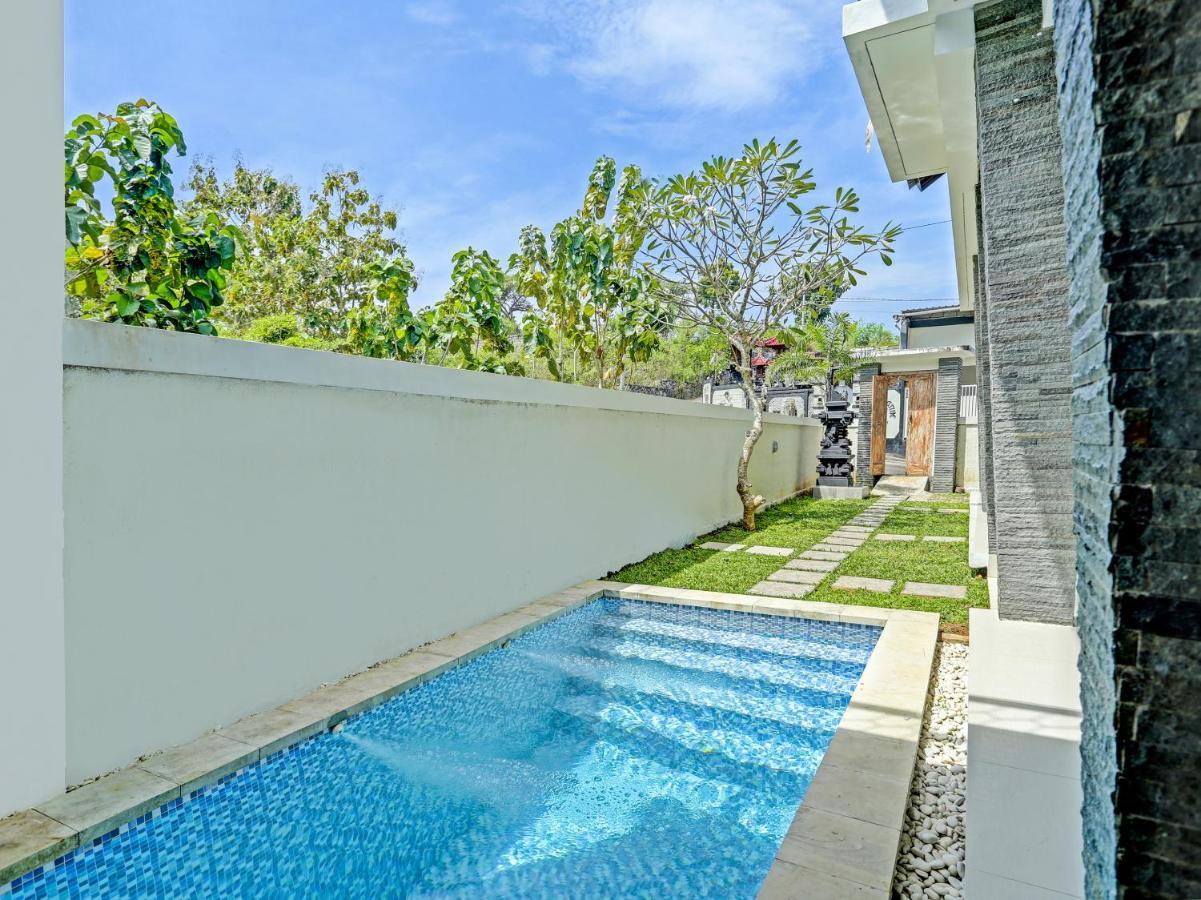 Oyo 91123 Madhava 108 Hotel Ungasan  Exterior photo
