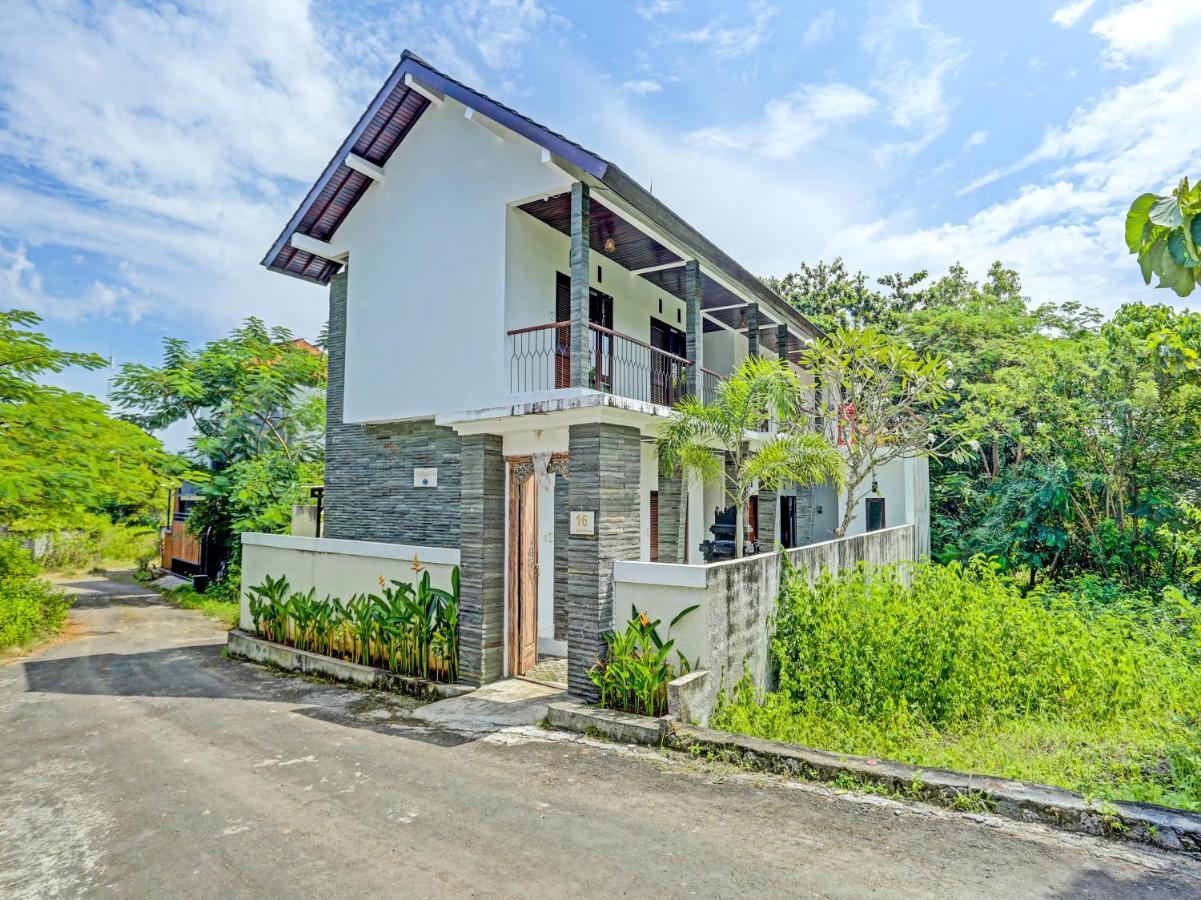 Oyo 91123 Madhava 108 Hotel Ungasan  Exterior photo