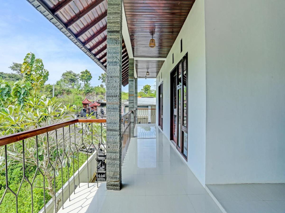 Oyo 91123 Madhava 108 Hotel Ungasan  Exterior photo
