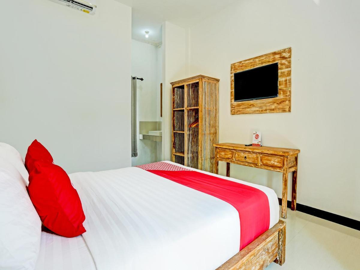 Oyo 91123 Madhava 108 Hotel Ungasan  Exterior photo